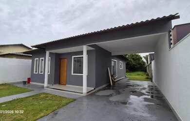 Imagem: A casa possui 2 Dormitórios, 2 Banheiros, 2 Vagas na garagem