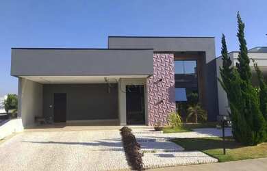 Imagem: A casa em condomínio possui 3 Dormitórios, 2 Banheiros, 4