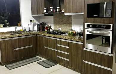 Imagem: A casa possui 3 Dormitórios, 2 Banheiros, 3 Vagas na garagem