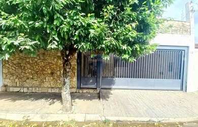 Imagem: A casa possui 3 Dormitórios, 4 Banheiros, 197m² de Área e