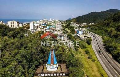 Imagem: A casa possui 1 Dormitório, 2 Banheiros, 2 Vagas na garagem