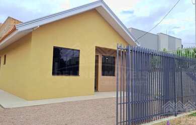 Imagem: A casa possui 2 Dormitórios, 1 Banheiro, 1 Vaga na garagem