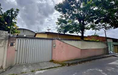 Imagem: A casa possui 5 Dormitórios, 4 Banheiros, 5 Vagas na garagem