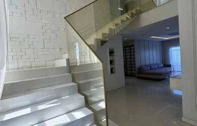 Imagem: A casa em condomínio possui 5 Dormitórios, 5 Banheiros, 5