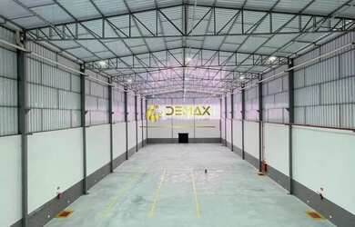 Imagem: O depósito possui 5 Vagas na garagem e 1040m² de Área e está