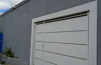 Imagem: A casa possui 2 Dormitórios, 1 Banheiro, 1 Vaga na garagem