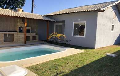 Imagem: A casa possui 2 Dormitórios, 2 Banheiros, 1 Vaga na garagem