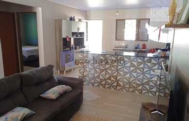 Imagem: A casa à venda possui 2 Dormitórios, 1 Banheiro, 1 Vaga na