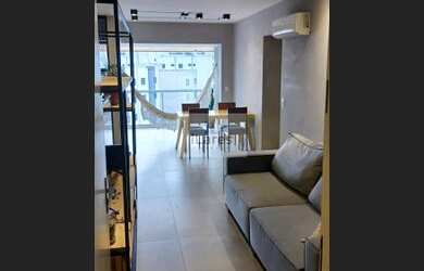 Imagem: O apartamento possui 3 Dormitórios, 1 Banheiro, 2 Vagas na