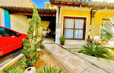 Imagem: A casa possui 4 Dormitórios, 2 Banheiros, 2 Vagas na garagem