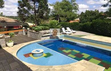 Imagem: A casa possui 4 Dormitórios, 5 Banheiros, 5 Vagas na garagem