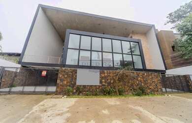 Imagem 3: Porto Alegre - Prédio Inteiro - Tristeza