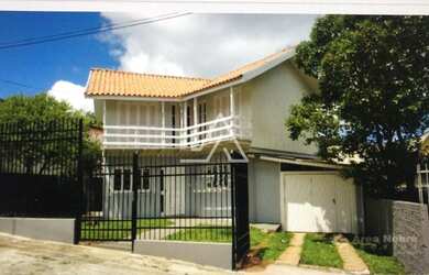 Imagem: A casa possui 3 Dormitórios, 2 Banheiros, 2 Vagas na garagem