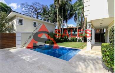 Imagem: O apartamento possui 4 Dormitórios, 4 Banheiros, 5 Vagas na