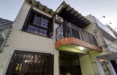 Imagem 1: São duas casas de 02 dormitórios com 03 vagas no Bairro Santana