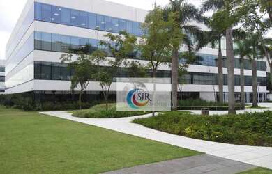 Imagem: O depósito possui 5 Vagas na garagem e 544m² de Área e está