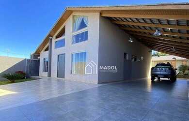 Imagem: A casa possui 3 Dormitórios, 4 Banheiros, 5 Vagas na garagem