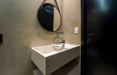 Imagem 7: Sobrado em condominio na Zona Sul com móveis planejados e elevador instalado