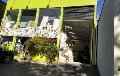 Imagem: O depósito possui 4 Vagas na garagem, 380m² de Área e está