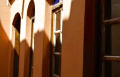 Imagem: A casa possui 2 Dormitórios, 3 Banheiros, 2 Vagas na garagem