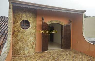 Imagem: A casa possui 3 Dormitórios, 4 Banheiros, 2 Vagas na garagem