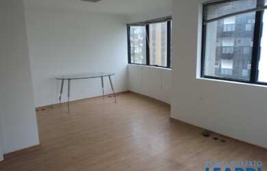 Imagem: O depósito possui 1 Vaga na garagem e 40m² de Área e está