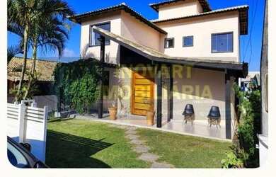 Imagem: A casa em condomínio possui 3 Dormitórios, 1 Banheiro, 2 Vagas