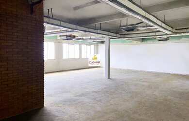 Imagem: O depósito possui 5 Vagas na garagem e 1500m² de Área e está