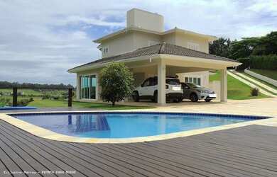 Imagem: A casa possui 5 Dormitórios, 5 Banheiros, 5 Vagas na garagem