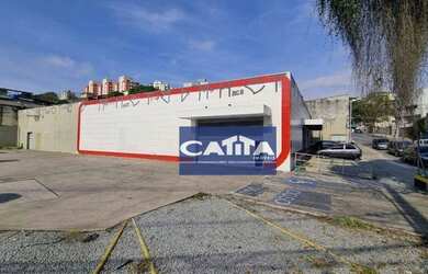 Imagem: O depósito possui 5 Vagas na garagem, 738m² de Área e está