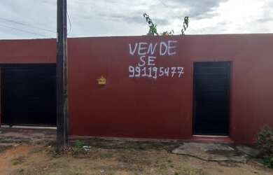 Imagem: A casa possui 2 Dormitórios, 1 Banheiro, 1 Vaga na garagem