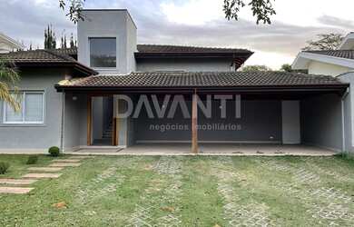 Imagem: A casa em condomínio possui 3 Dormitórios, 4 Banheiros, 2