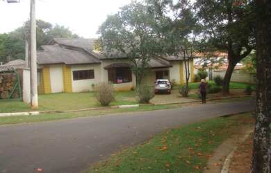 Imagem: A casa possui 5 Dormitórios, 5 Banheiros, 5 Vagas na garagem