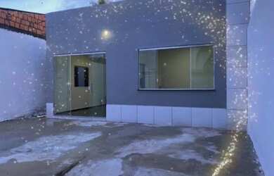 Imagem: A casa possui 3 Dormitórios, 1 Banheiro e 2 Vagas na garagem