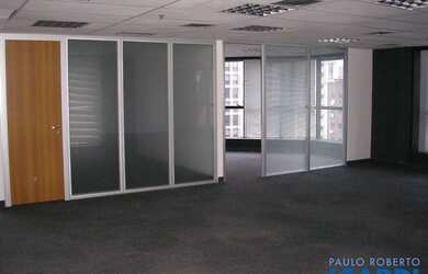 Imagem: O depósito possui 5 Vagas na garagem, 395m² de Área e está