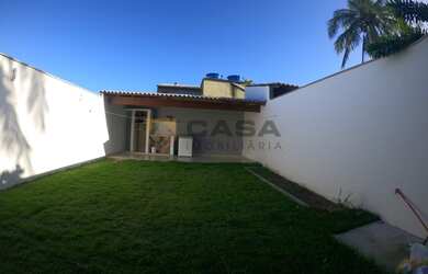 Imagem: A casa possui 3 Dormitórios, 1 Banheiro, 1 Vaga na garagem