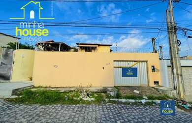 Imagem: A casa possui 4 Dormitórios, 4 Banheiros, 5 Vagas na garagem