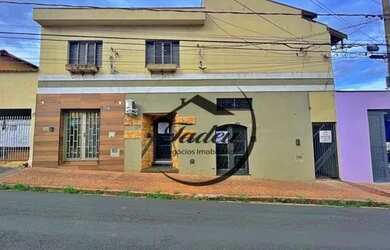 Imagem: A casa possui 3 Dormitórios, 1 Banheiro, 200m² de Área, Área