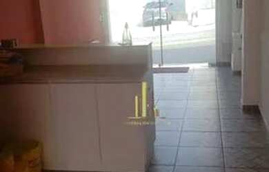 Imagem: A casa possui 2 Dormitórios, 1 Banheiro, 1 Vaga na garagem