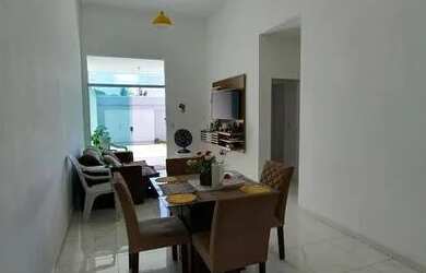 Imagem: A casa possui 2 Dormitórios, 1 Banheiro, 2 Vagas na garagem