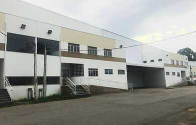 Imagem: O depósito possui 4 Vagas na garagem, 1.452m² de Área e