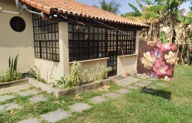 Imagem: A casa possui 3 Dormitórios, 2 Banheiros, 3 Vagas na garagem