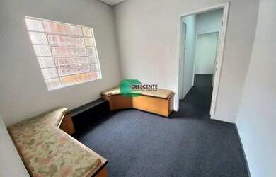 Imagem: O depósito possui 1 Vaga na garagem, 120m² de Área e está