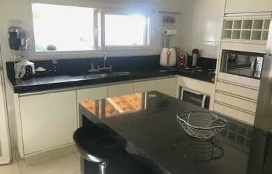 Imagem: A casa possui 2 Dormitórios, 2 Banheiros, 1 Vaga na garagem