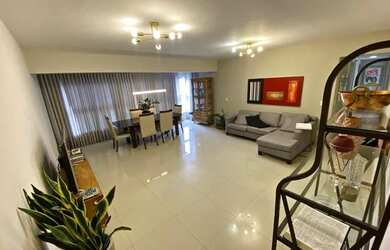 Imagem: O apartamento possui 4 Dormitórios, 2 Banheiros, 2 Vagas na