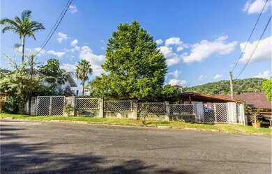Imagem: A casa possui 3 Dormitórios, 3 Banheiros, 5 Vagas na garagem
