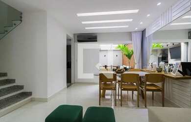 Imagem: A casa em condomínio possui 4 Dormitórios, 2 Banheiros, 2