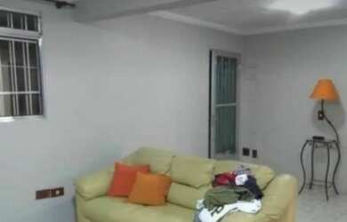 Imagem: A casa possui 3 Dormitórios, 1 Banheiro, 2 Vagas na garagem