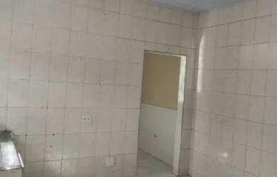 Imagem: A casa possui 1 Dormitório, 1 Banheiro, 1 Vaga na garagem