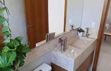 Imagem: A casa possui 3 Dormitórios, 5 Banheiros, 4 Vagas na garagem